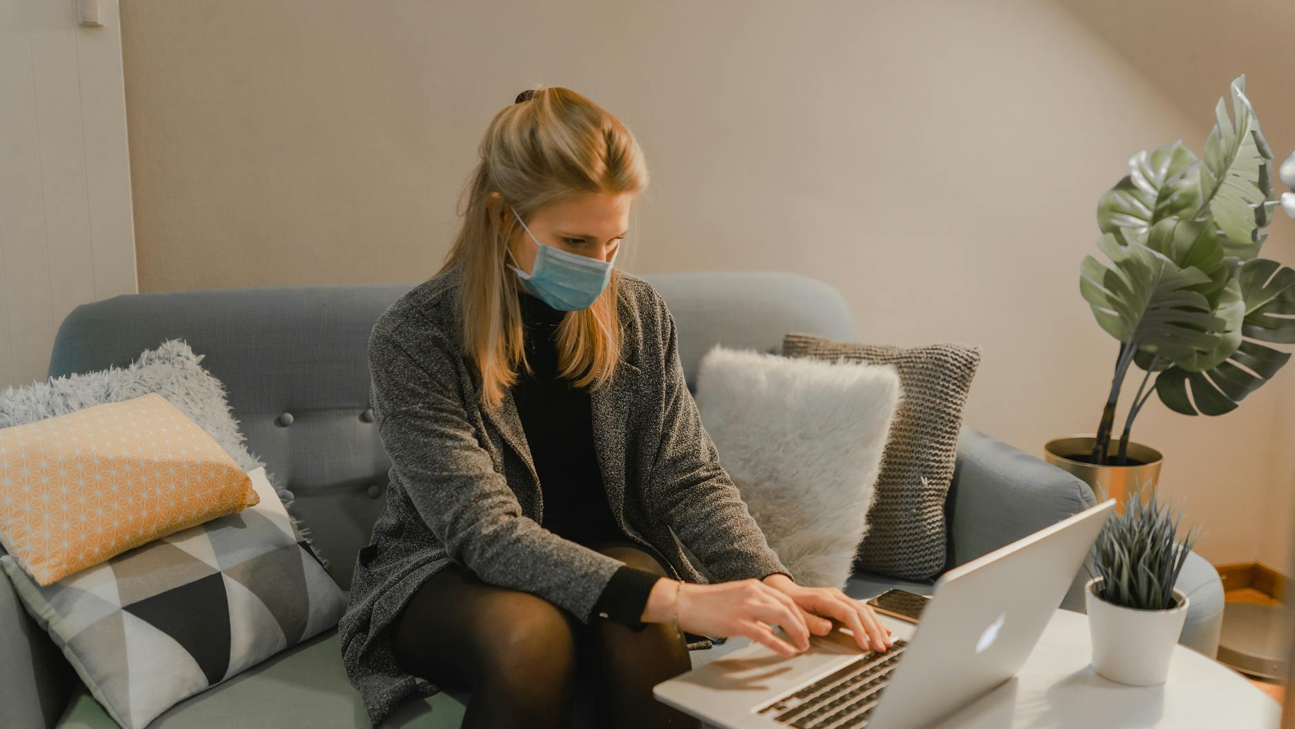How to onboard remote hires in their first 30 days